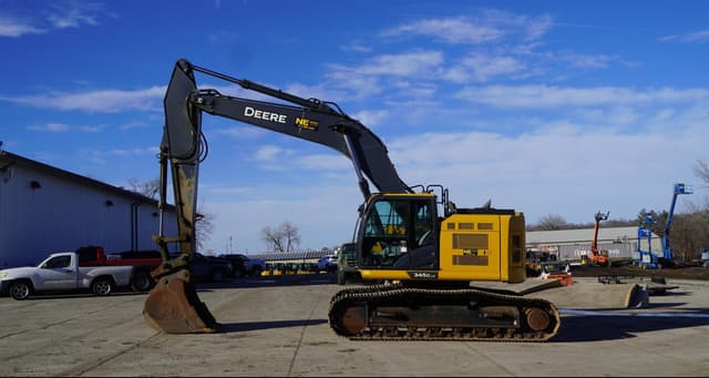 Image of John Deere 345G LC equipment image 1