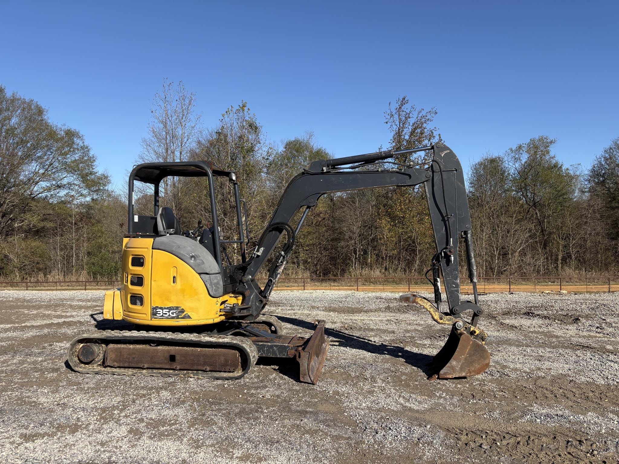 2021 John Deere 35G Equipment Image0