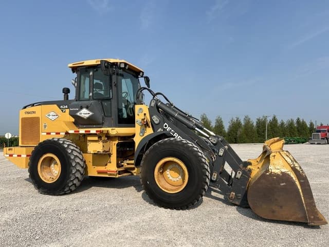 Image of John Deere 624P equipment image 1
