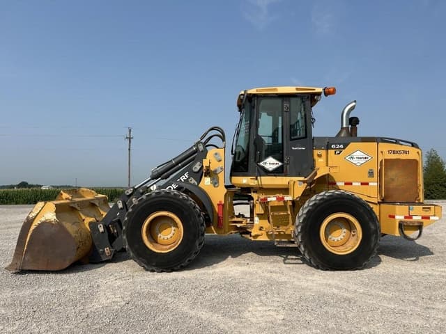Image of John Deere 624P equipment image 2