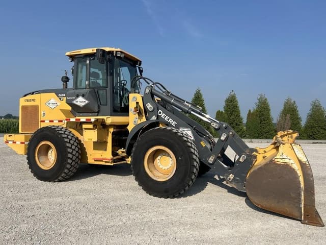 Image of John Deere 624P equipment image 1