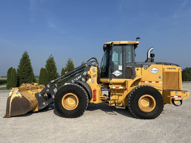 Image of John Deere 624P equipment image 2