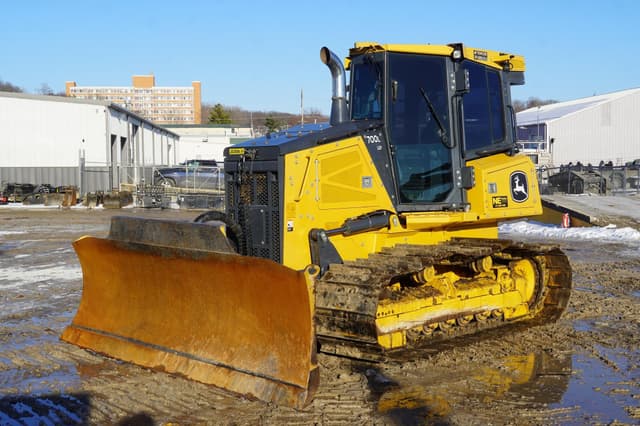 Image of John Deere 700L LGP equipment image 3