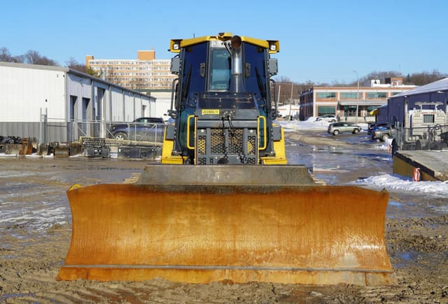 Image of John Deere 700L LGP equipment image 4