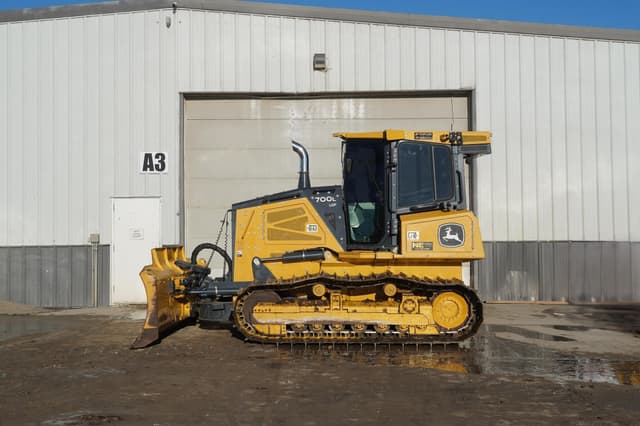 Image of John Deere 700L LGP equipment image 1