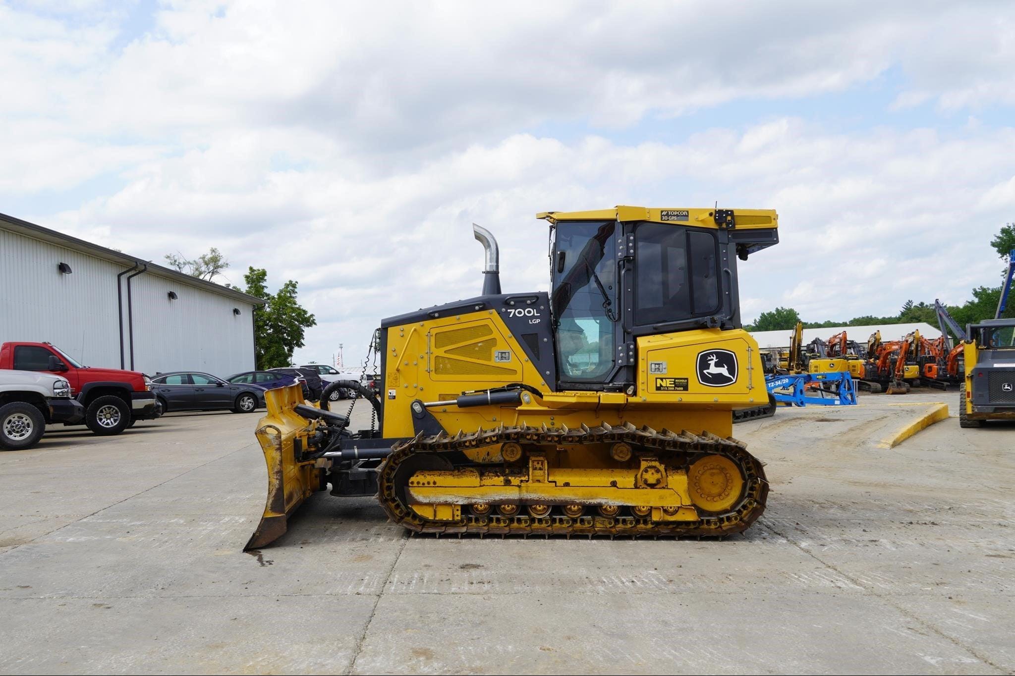 2021 John Deere 700L LGP Equipment Image0