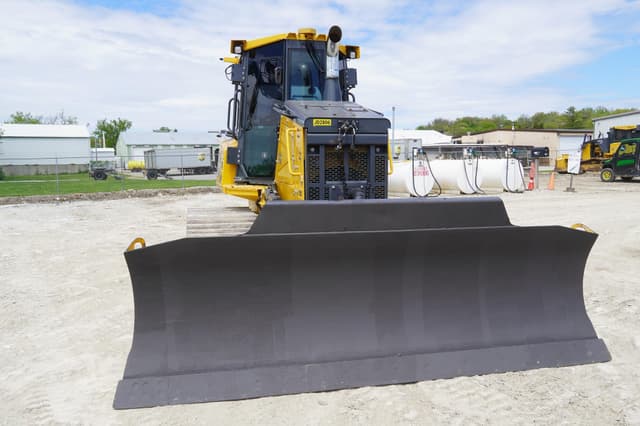 Image of John Deere 700L LGP equipment image 3