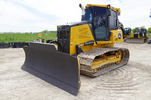 Image of John Deere 700L LGP equipment image 2