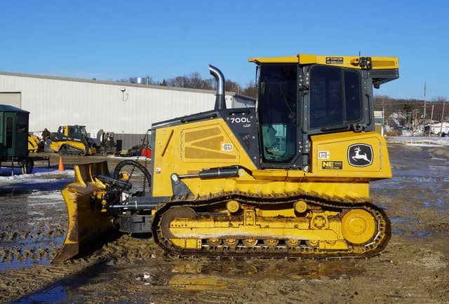 Image of John Deere 700L LGP equipment image 1