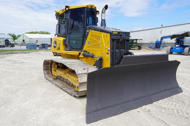 Image of John Deere 700L LGP equipment image 4