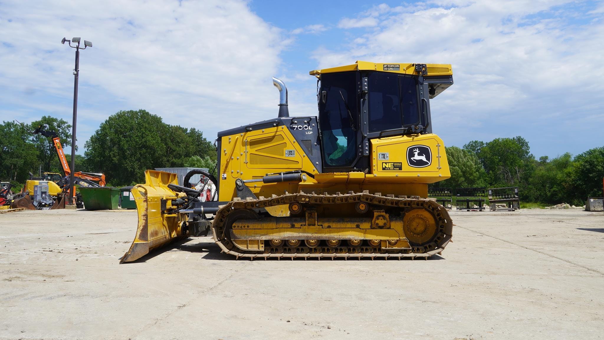 2021 John Deere 700L LGP Equipment Image0