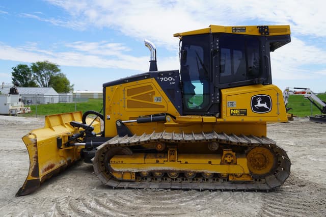 Image of John Deere 700L LGP equipment image 1