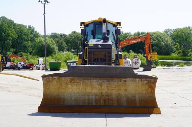 Image of John Deere 700L LGP equipment image 2