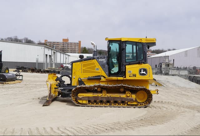 Image of John Deere 700L LGP equipment image 1