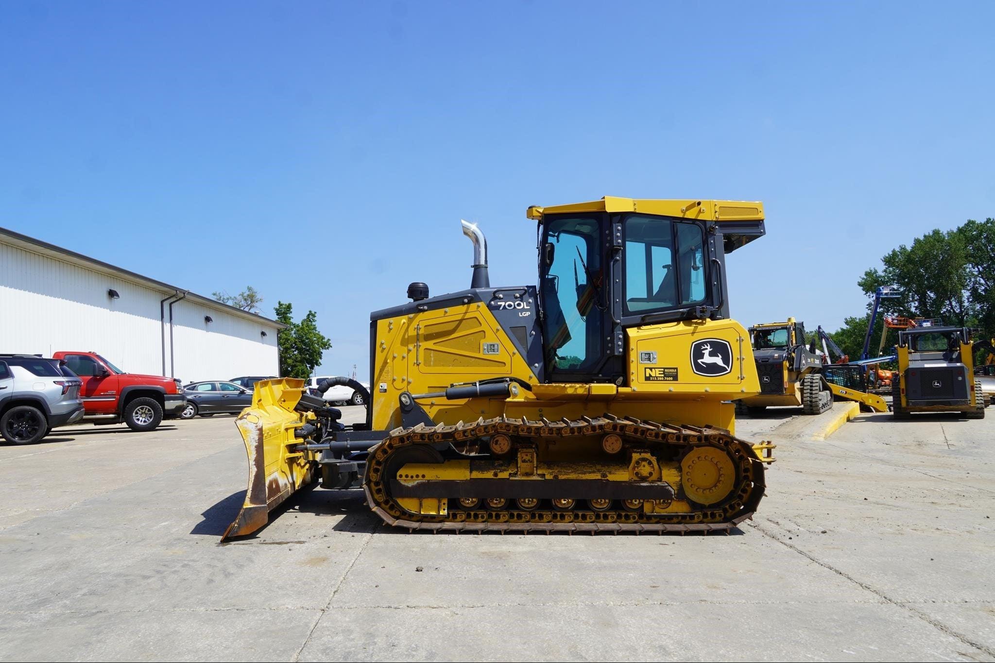 2021 John Deere 700L LGP Equipment Image0