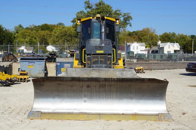 Image of John Deere 700L LGP equipment image 2