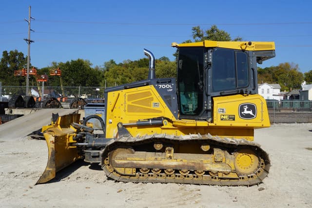 Image of John Deere 700L LGP equipment image 1