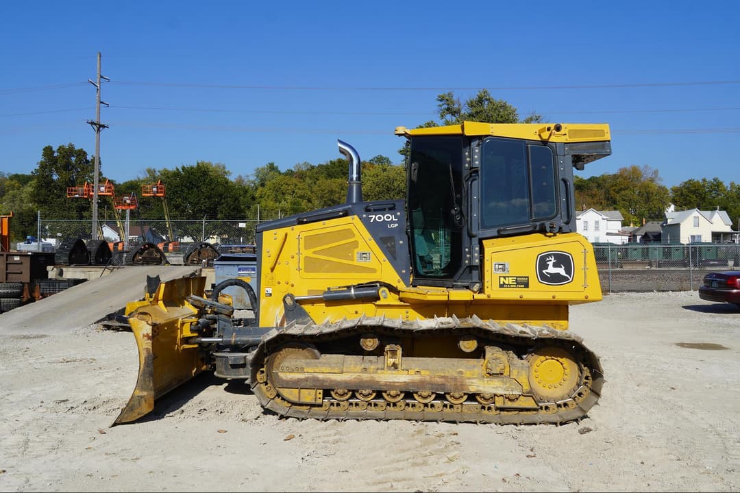 Image of John Deere 700L LGP Primary image