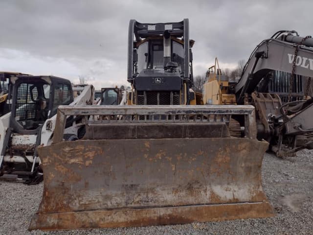 Image of John Deere 700L XLT equipment image 1