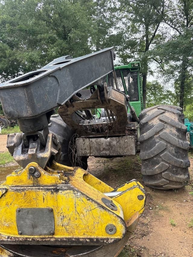 Image of John Deere 748L-II equipment image 4