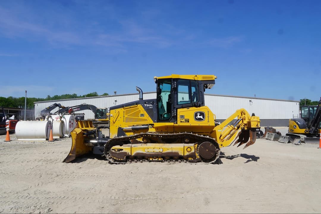 Image of John Deere 750L Primary image