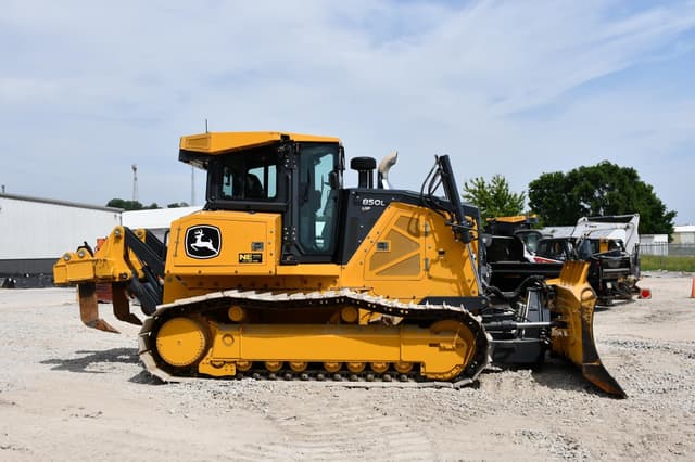 Image of John Deere 850L LGP equipment image 4
