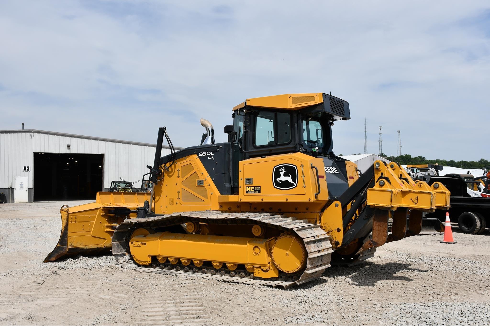 2021 John Deere 850L LGP Equipment Image0