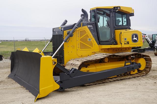Image of John Deere 850L LGP equipment image 2