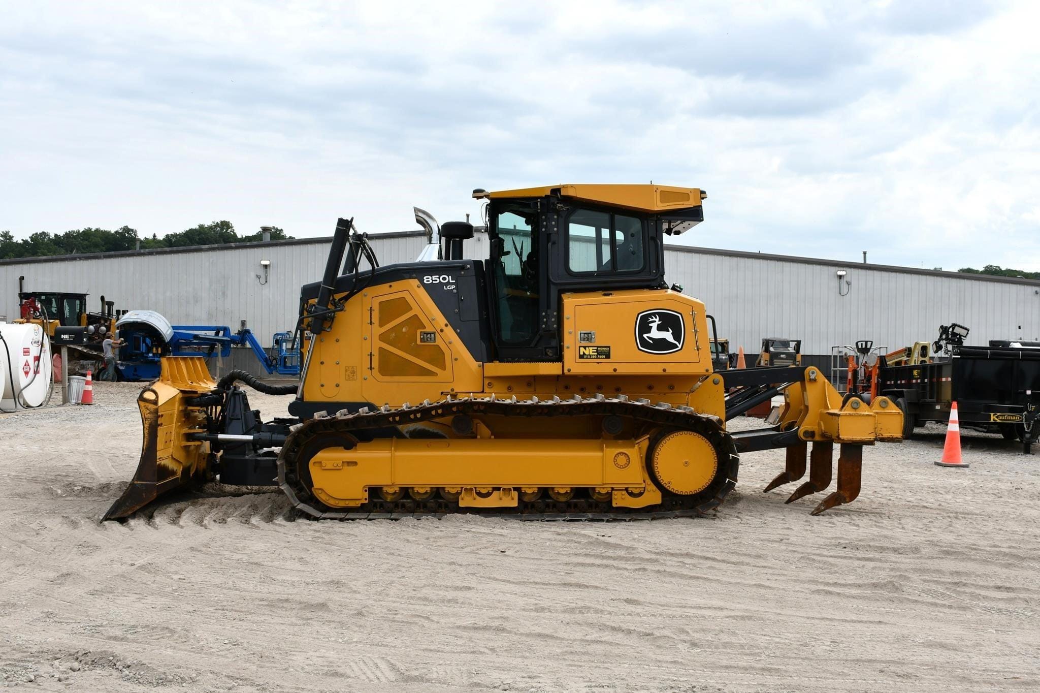2021 John Deere 850L LGP Equipment Image0