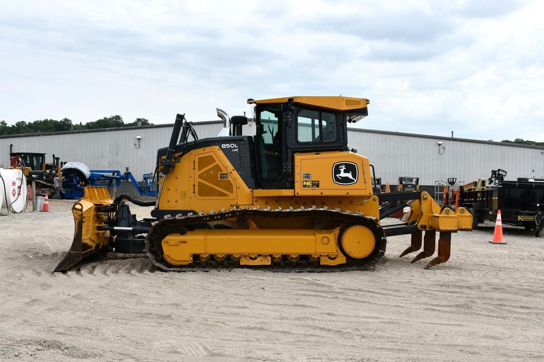 Image of John Deere 850L LGP Primary image