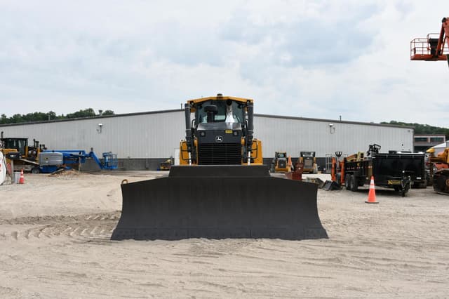Image of John Deere 850L LGP equipment image 2
