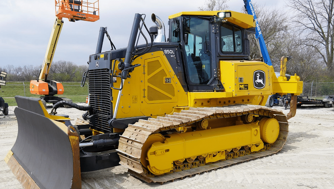 Image of John Deere 850L WLT Image 0