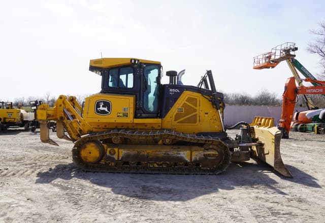 Image of John Deere 850L WLT equipment image 4