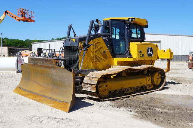 Image of John Deere 850L WLT equipment image 2