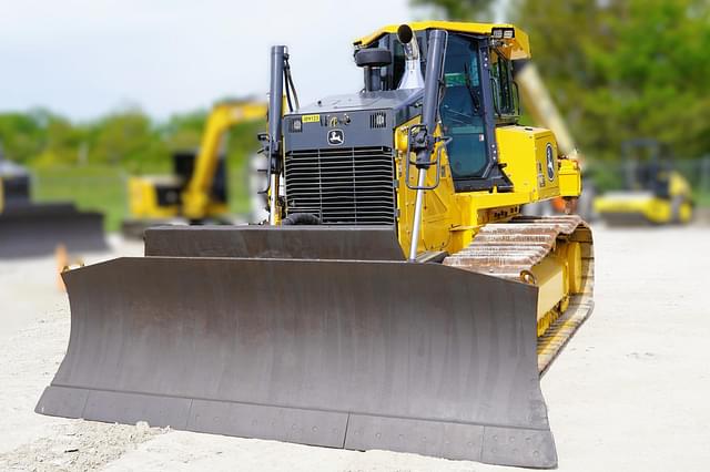 Image of John Deere 850L WLT equipment image 2