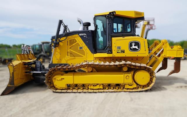 Image of John Deere 850L WLT equipment image 1