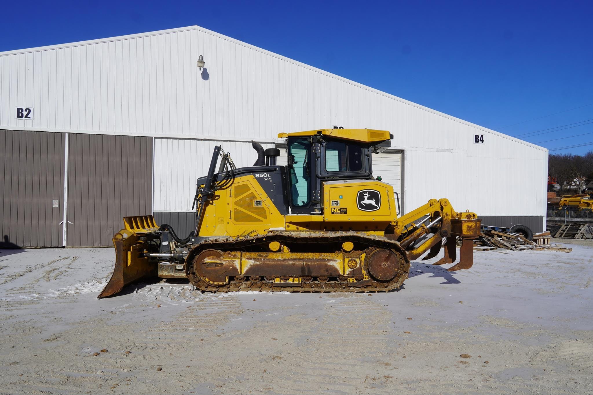2021 John Deere 850L WLT Equipment Image0