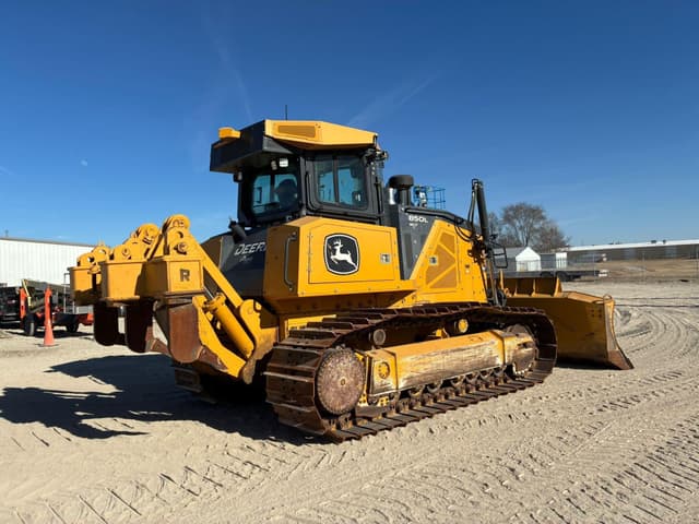 Image of John Deere 850L WLT equipment image 1