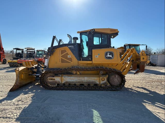Image of John Deere 850L WLT equipment image 4