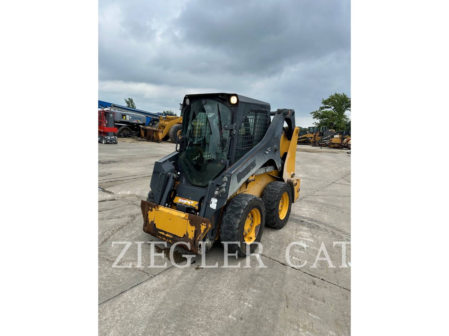 2021 John Deere 318G Equipment Image0