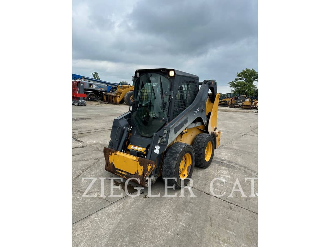 Image of John Deere 318G Primary image