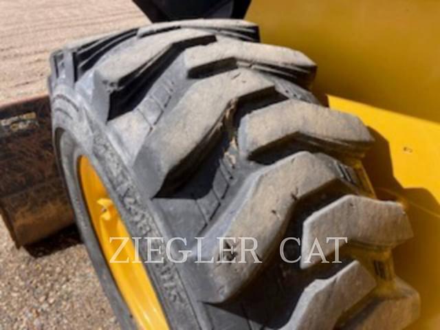 Image of John Deere 320G equipment image 2