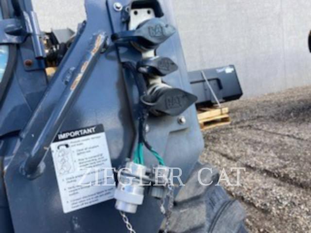 Image of John Deere 320G equipment image 2