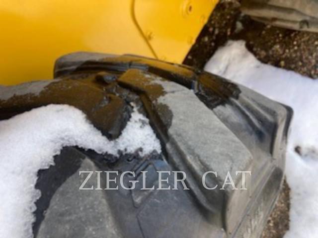 Image of John Deere 320G equipment image 1
