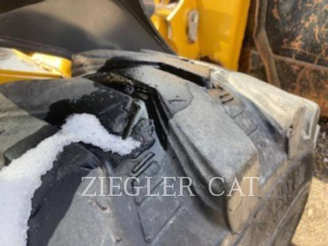 Image of John Deere 320G equipment image 2