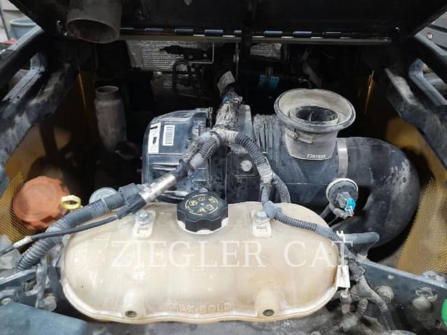 Image of John Deere 324G equipment image 4