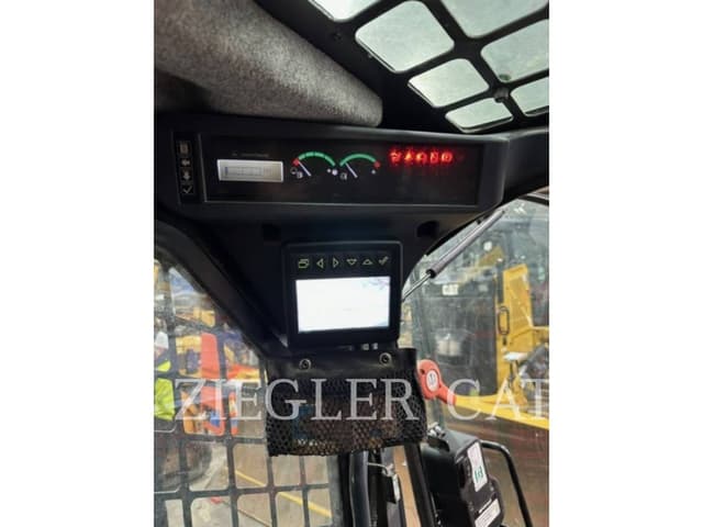 Image of John Deere 333G equipment image 4