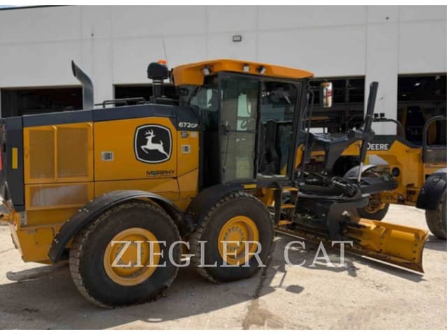 Image of John Deere 672G equipment image 2