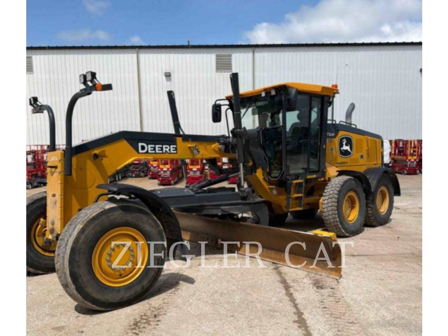 2021 John Deere 672G Equipment Image0