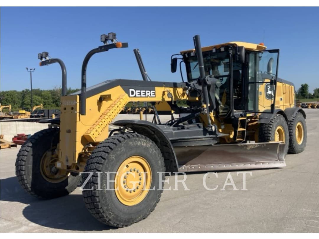 Image of John Deere 672G Primary image